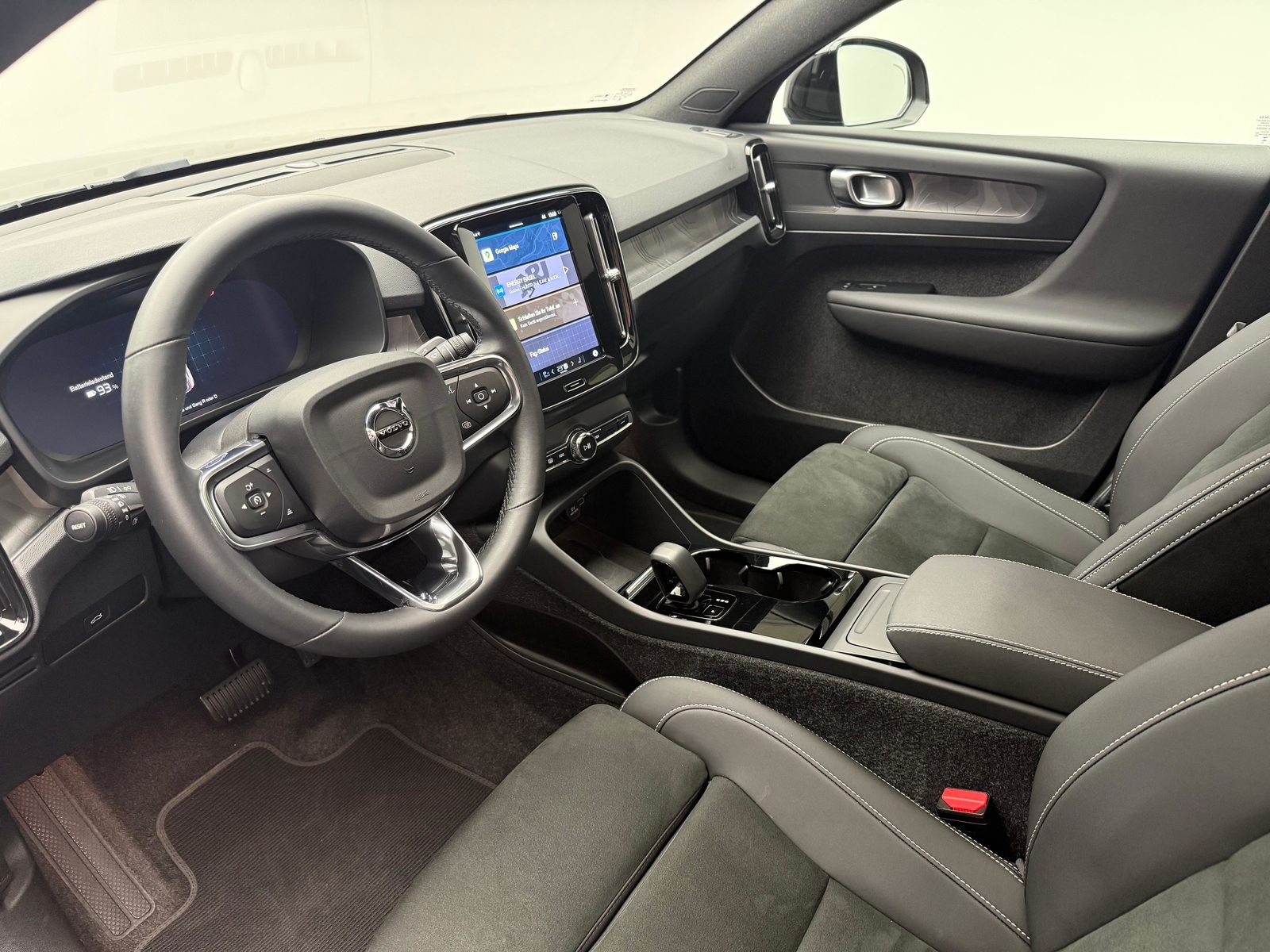 VOLVO C40 E80 Plus AWD, Elektro, Occasion / Gebraucht, Automatik - 7