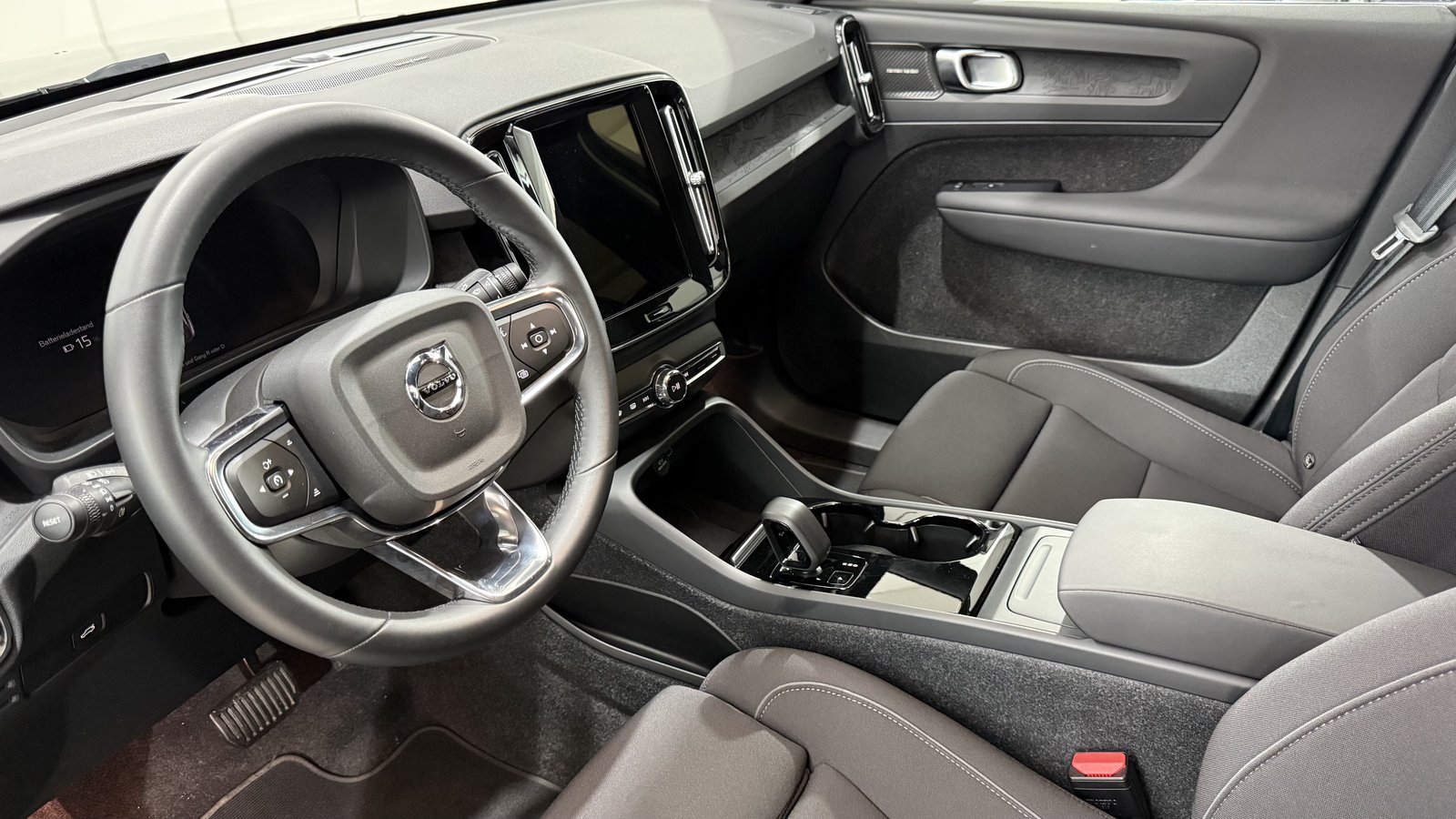 VOLVO C40 E80 Ultimate AWD, Elektro, Occasion / Gebraucht, Automatik - 4