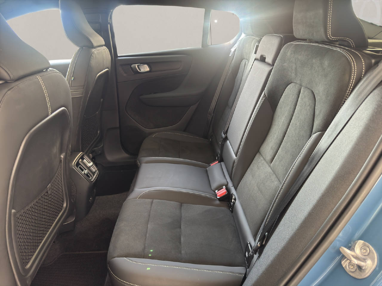 VOLVO C40 P8 Twin Recharge AWD, Elektro, Occasion / Gebraucht, Automatik - 4