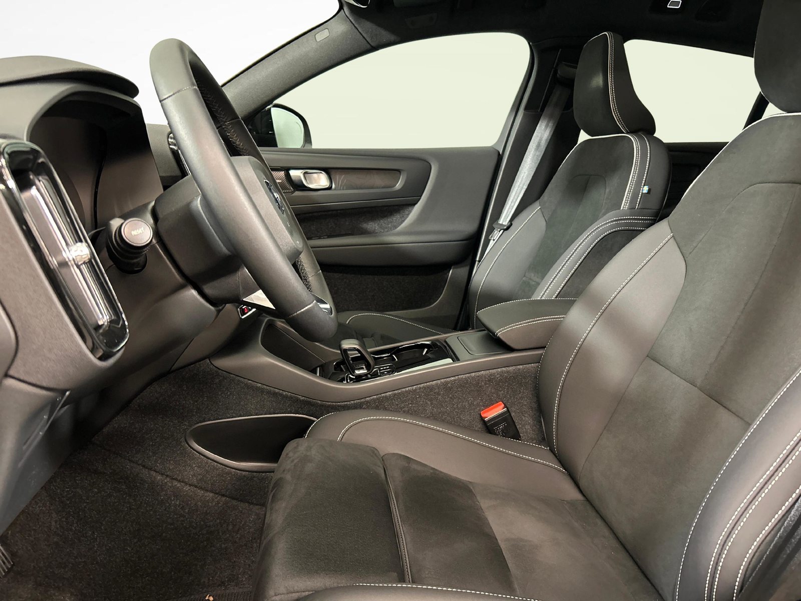 VOLVO C40 P8 Twin Recharge Ultimate AWD, Electric, Second hand / Used, Automatic - 4