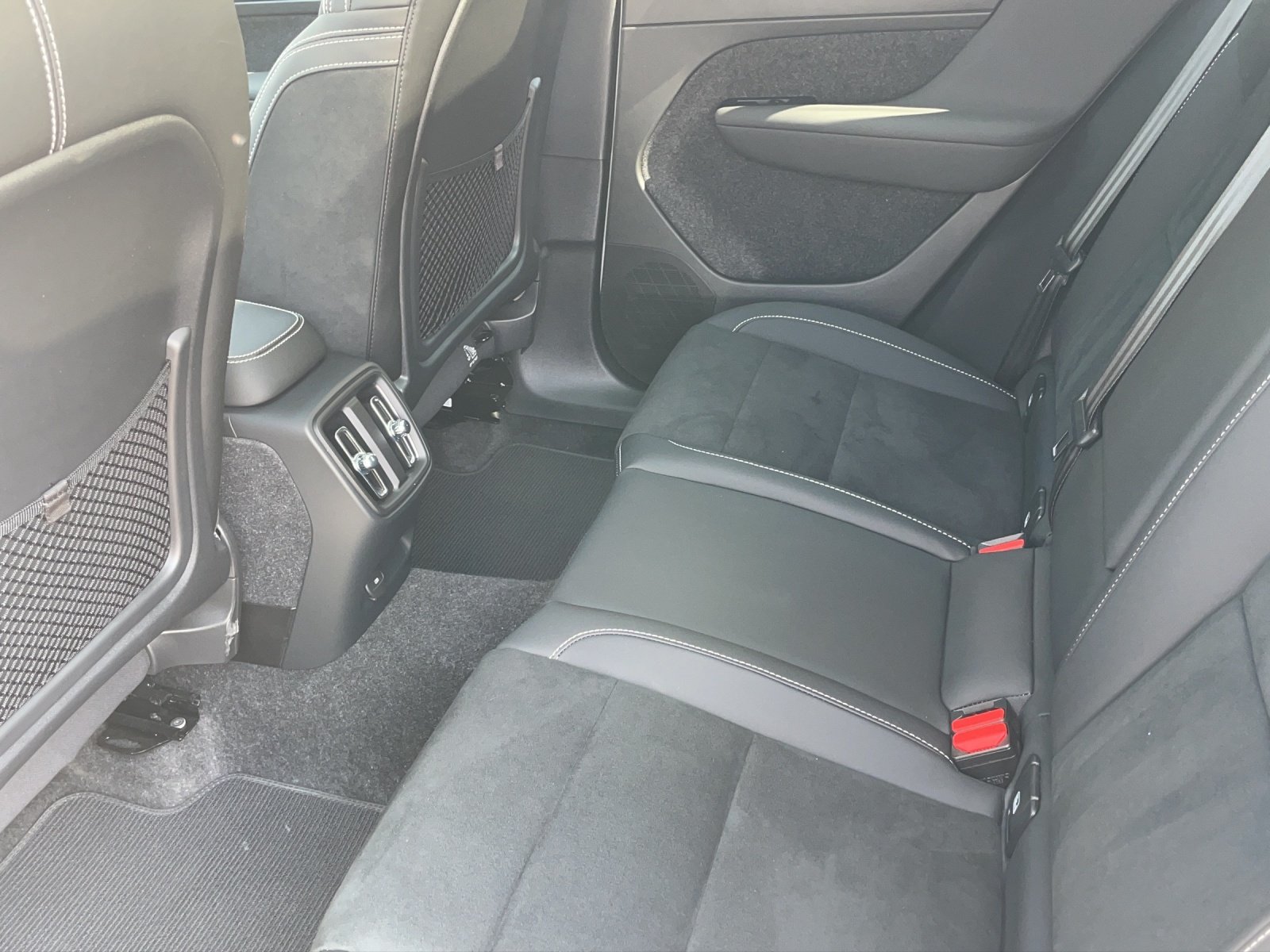 VOLVO C40 P8 Twin Recharge Ultimate AWD, Elektro, Vorführwagen, Automatik - 7