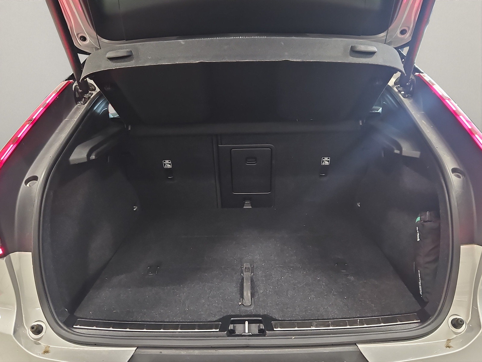 VOLVO C40 P8 Twin Recharge AWD, Électrique, Occasion / Utilisé - 5