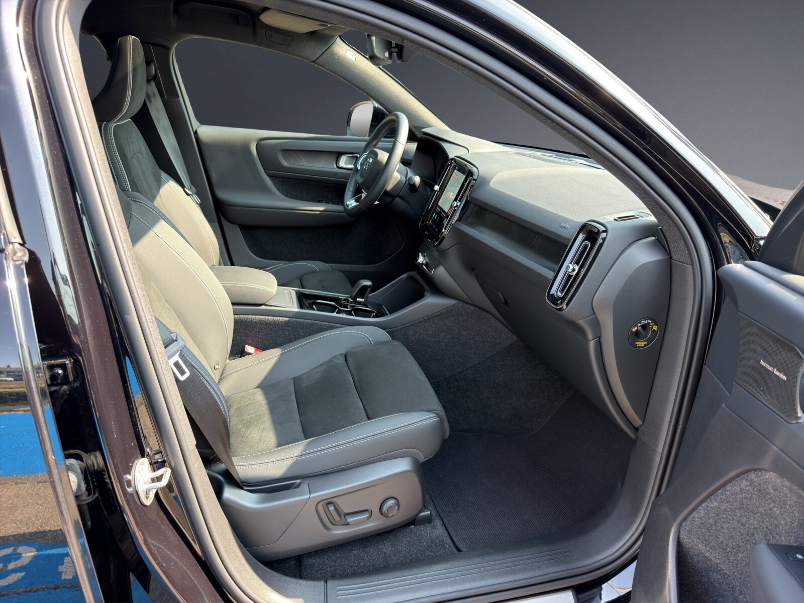 VOLVO C40 Recharge P8 Twin AWD Pure Electric Ultimate, Électrique, Occasion / Utilisé, Automatique - 7