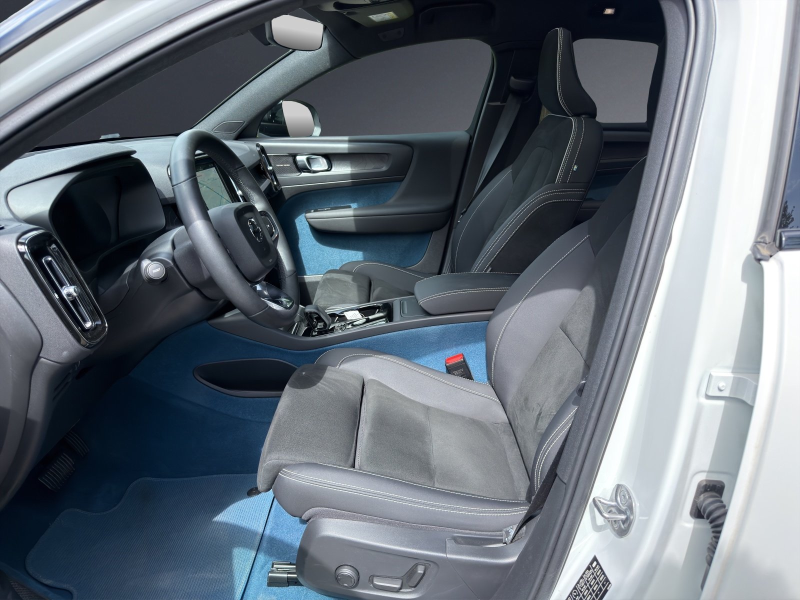 VOLVO C40 Recharge P8 Twin AWD Pure Electric Plus, Elektro, Occasion / Gebraucht, Automatik - 6