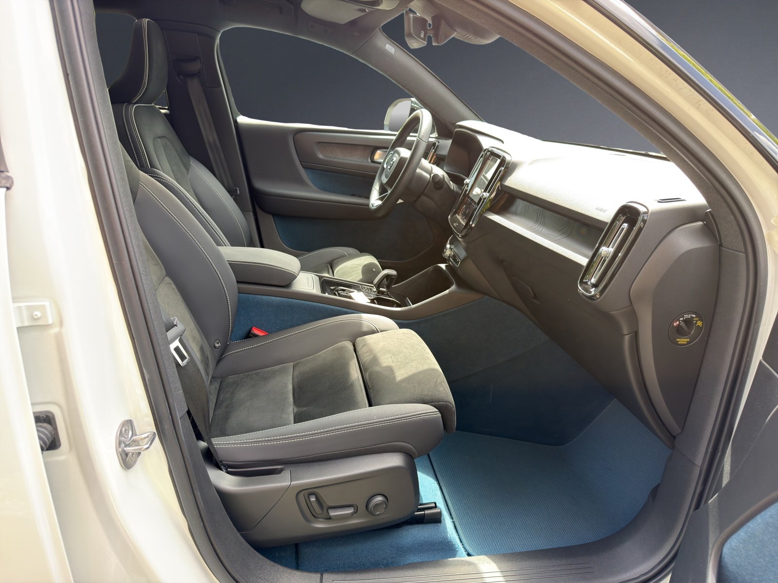 VOLVO C40 Recharge P8 Twin AWD Pure Electric Plus, Elektro, Occasion / Gebraucht, Automatik - 7