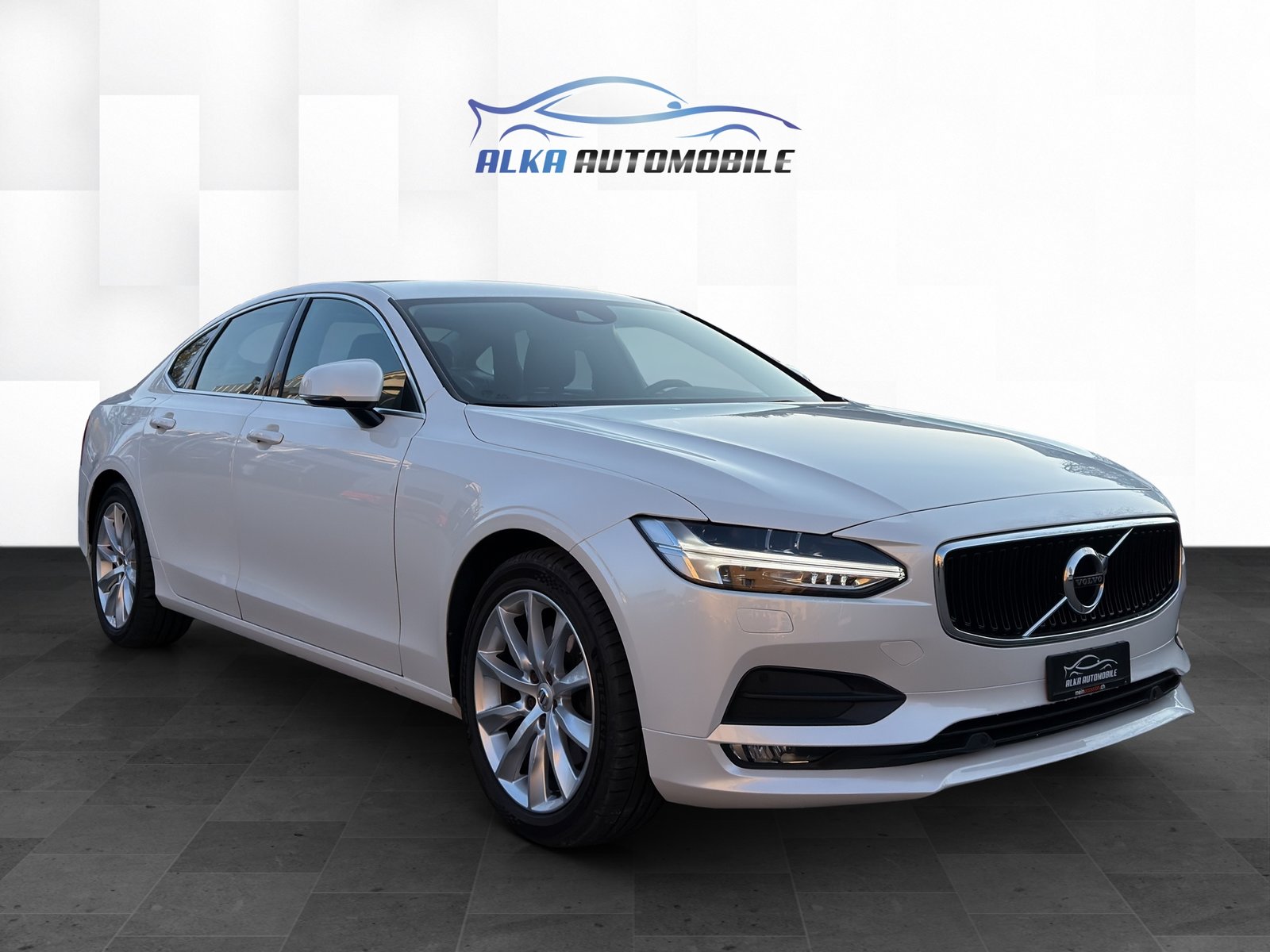 VOLVO D4 Momentum Geartronic