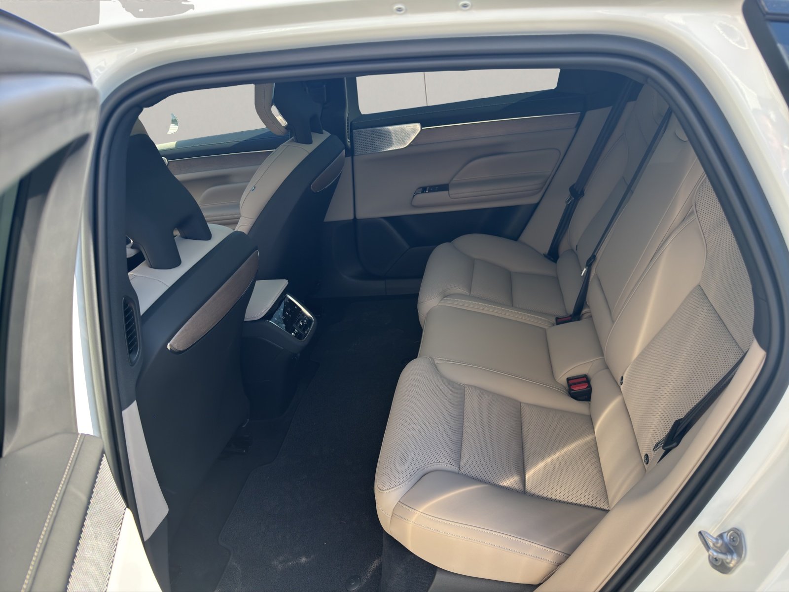 VOLVO ES90 Ultra, Electric, Ex-demonstrator, Automatic - 4