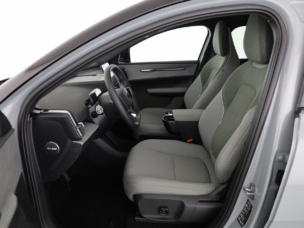 VOLVO EX30 CC Cross Country E60 Twin Performance AWD, Elettrica, Auto nuove, Automatico - 4