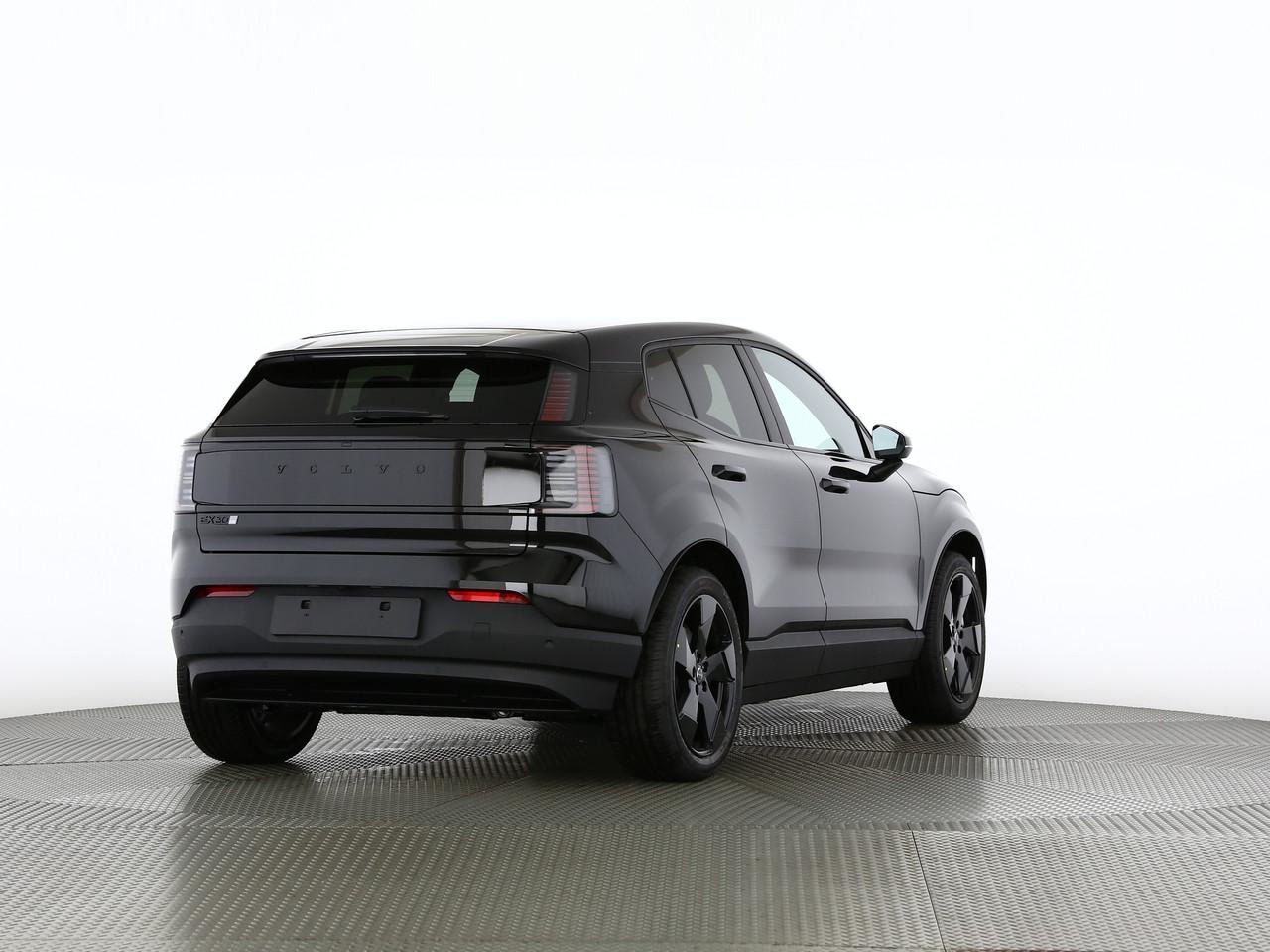 VOLVO EX30 E60 Plus Swiss Black Edition, Électrique, Voiture nouvelle, Automatique - 2