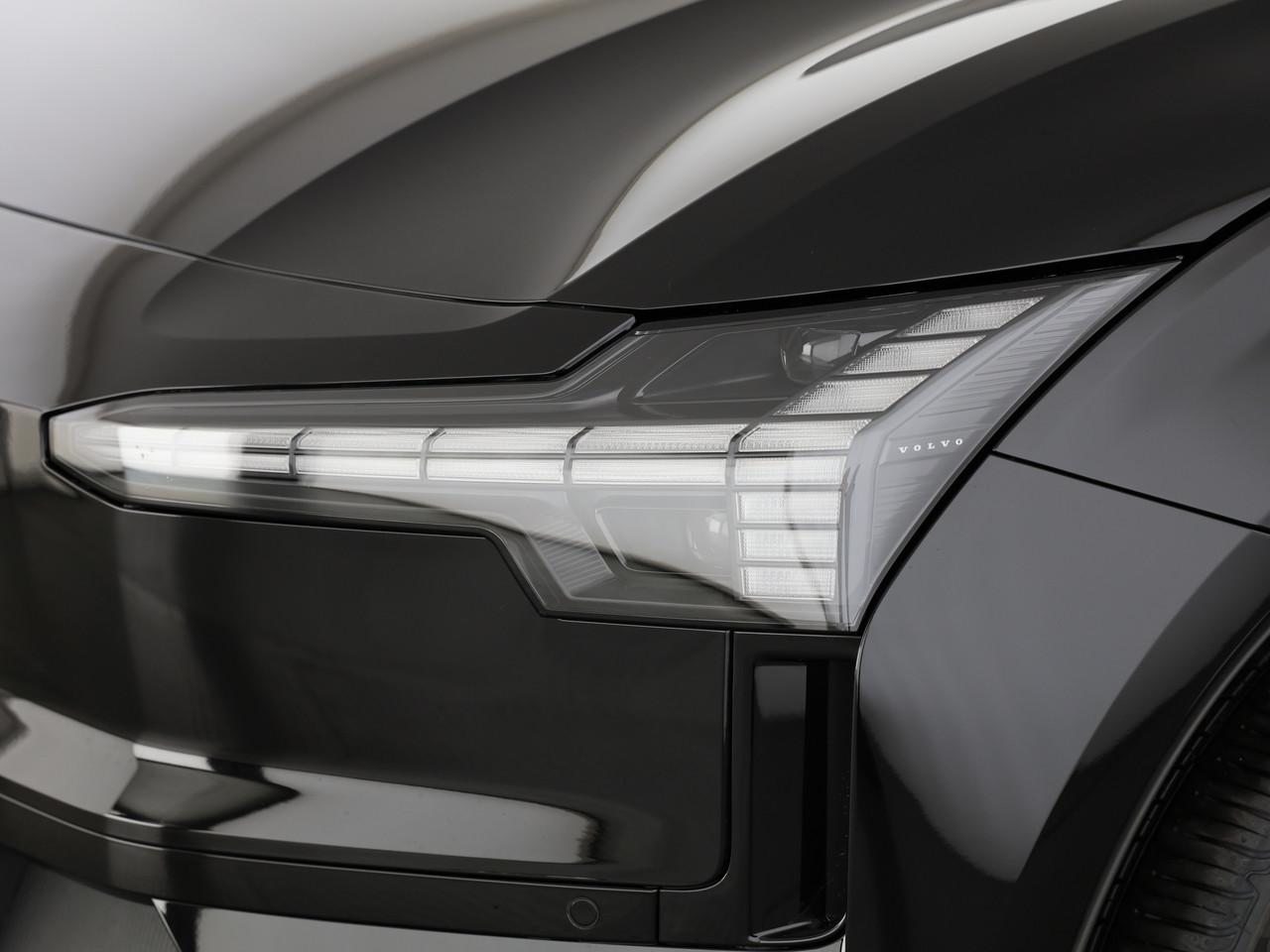 VOLVO EX30 E60 Plus Swiss Black Edition, Elettrica, Auto nuove, Automatico - 7
