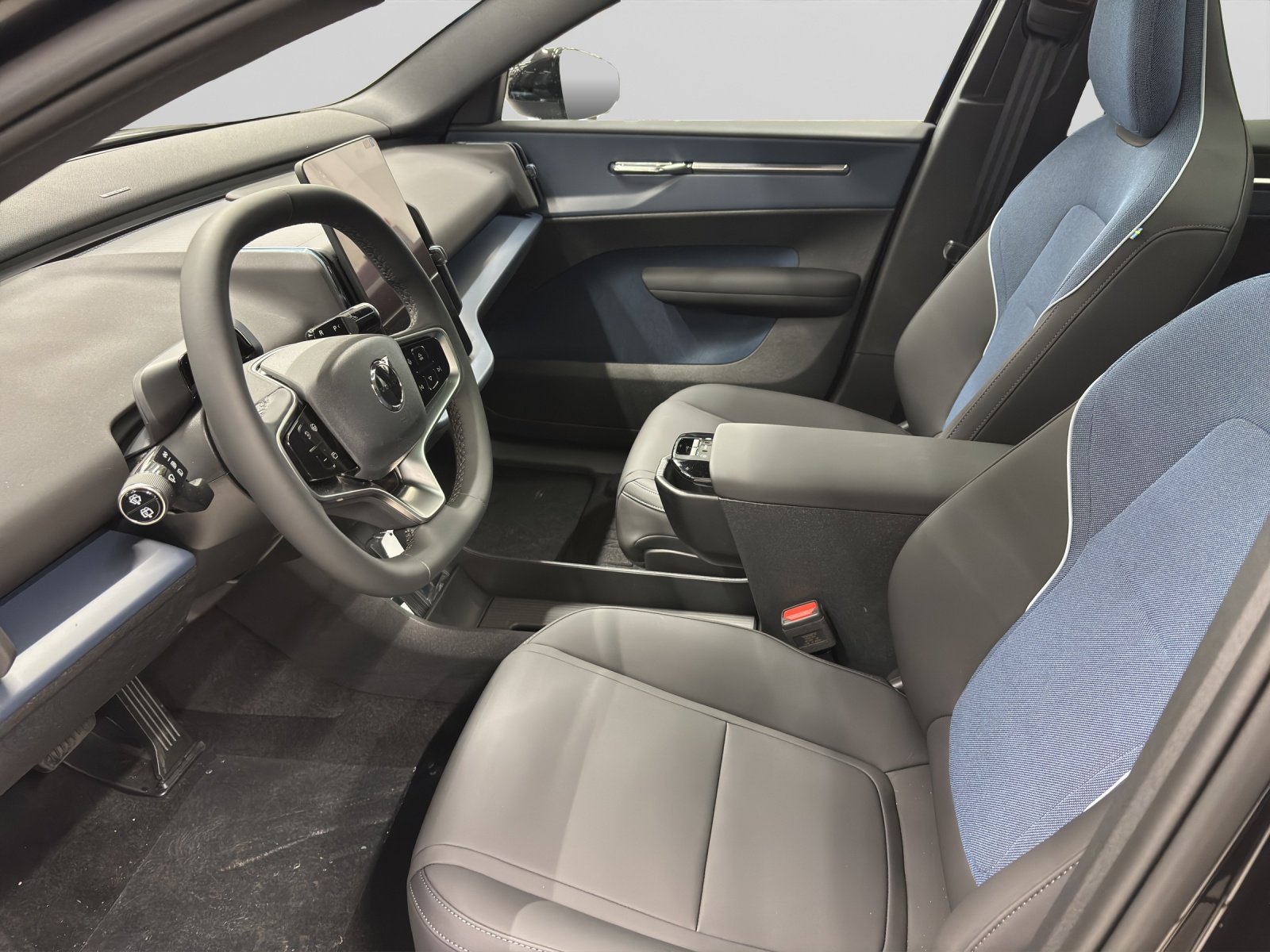 VOLVO EX30 Ultra XCENTRIC Black Edition, Elektro, Neuwagen, Automatik - 4