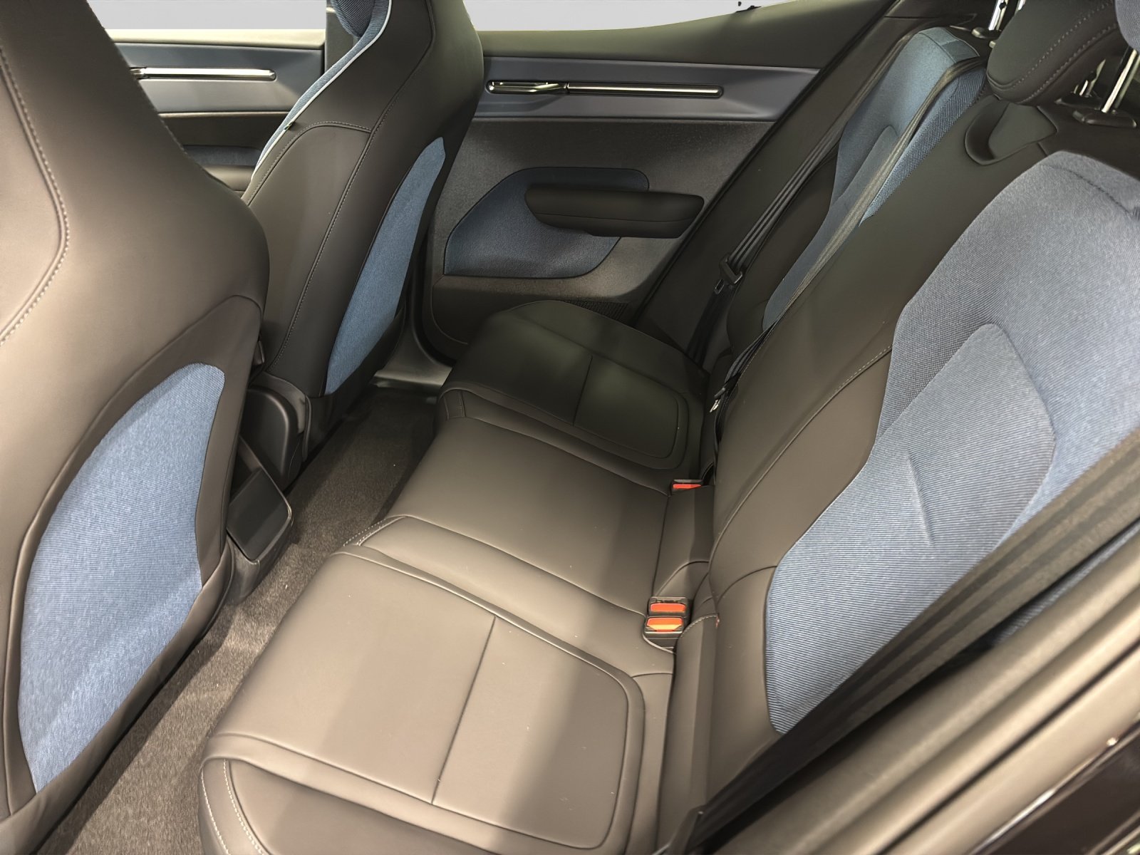 VOLVO EX30 Plus XCENTRIC Black Edition, Elektro, Neuwagen, Automatik - 5