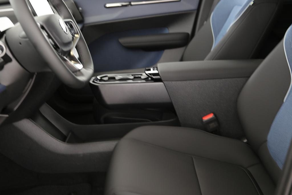 VOLVO EX30 E60 Plus Swiss Black Edition, Elettrica, Auto nuove, Automatico - 5