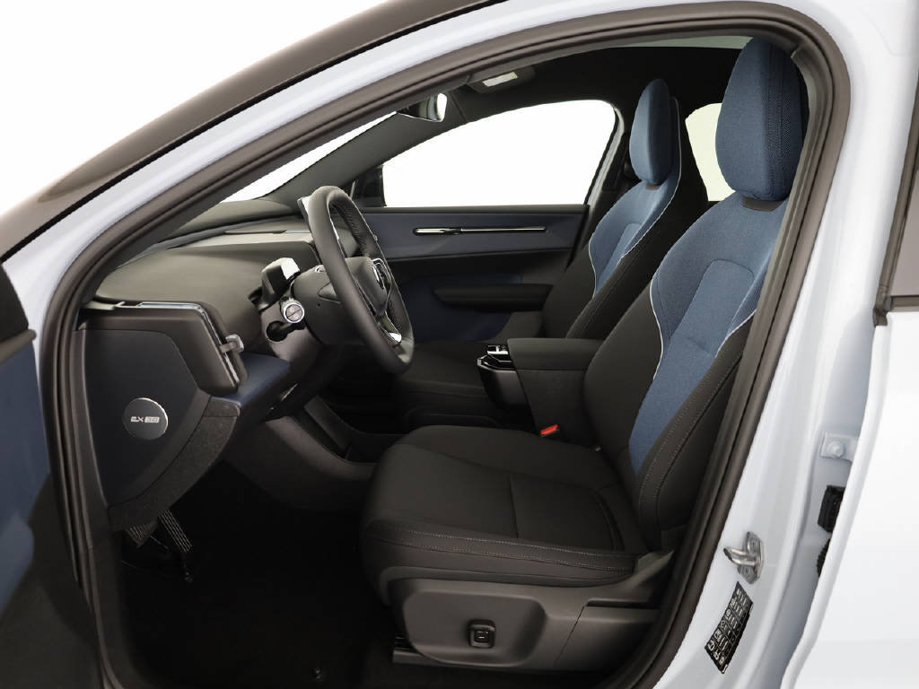 VOLVO EX30 Cross Country P8 Ultra AWD, Elektro, Neuwagen, Automatik - 2