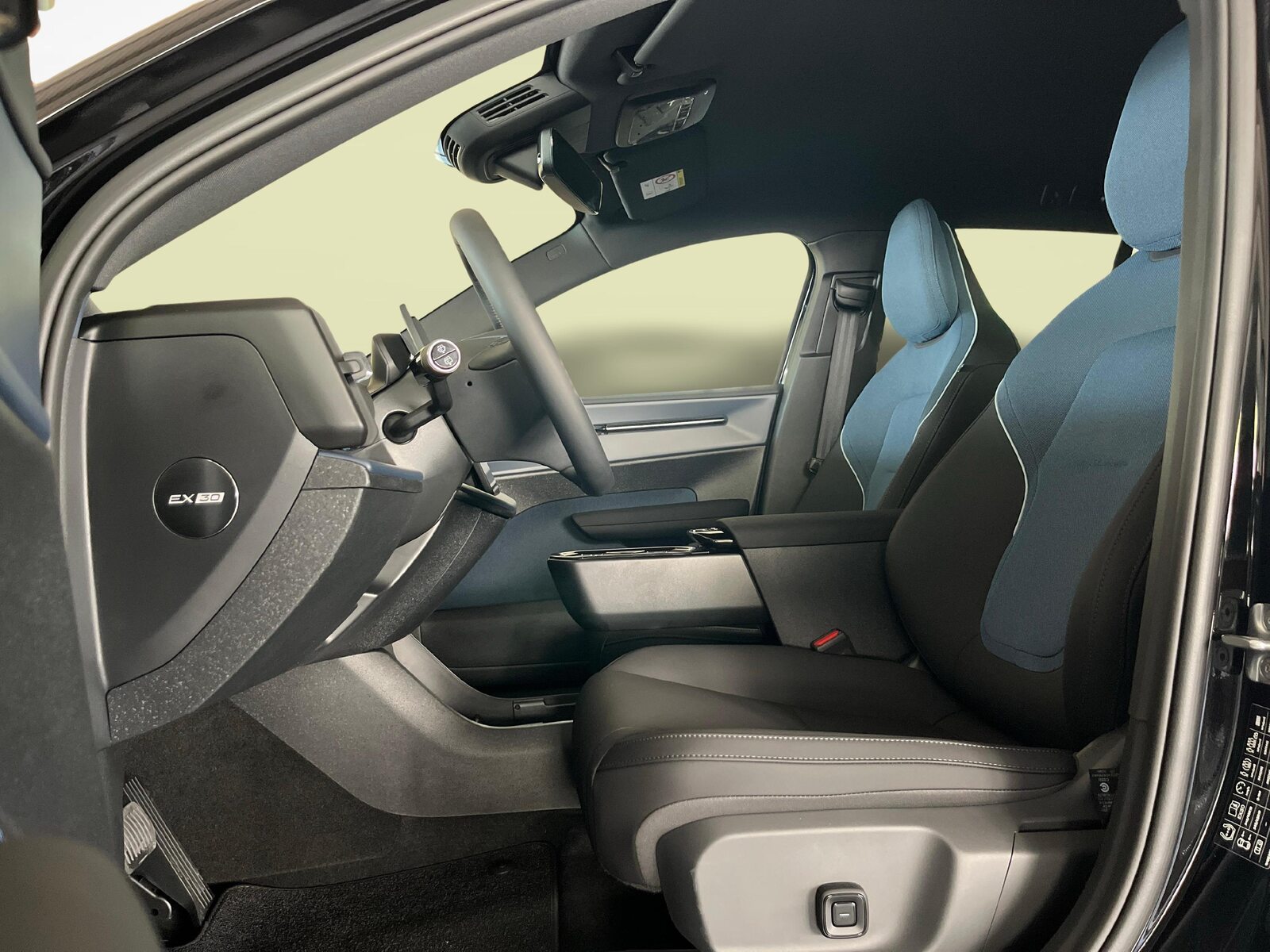 VOLVO EX30 E60 Plus Swiss Black Edition, Electric, New car, Automatic - 6