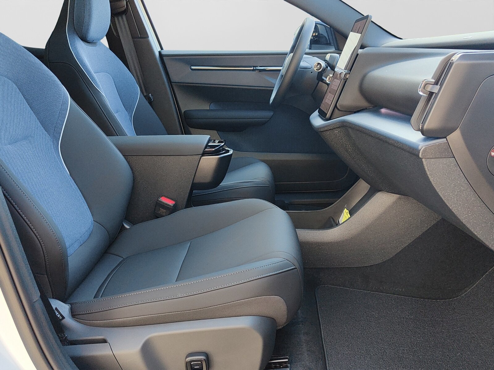 VOLVO EX30 CC P8 Ultra AWD, Elektro, Neuwagen, Automatik - 5