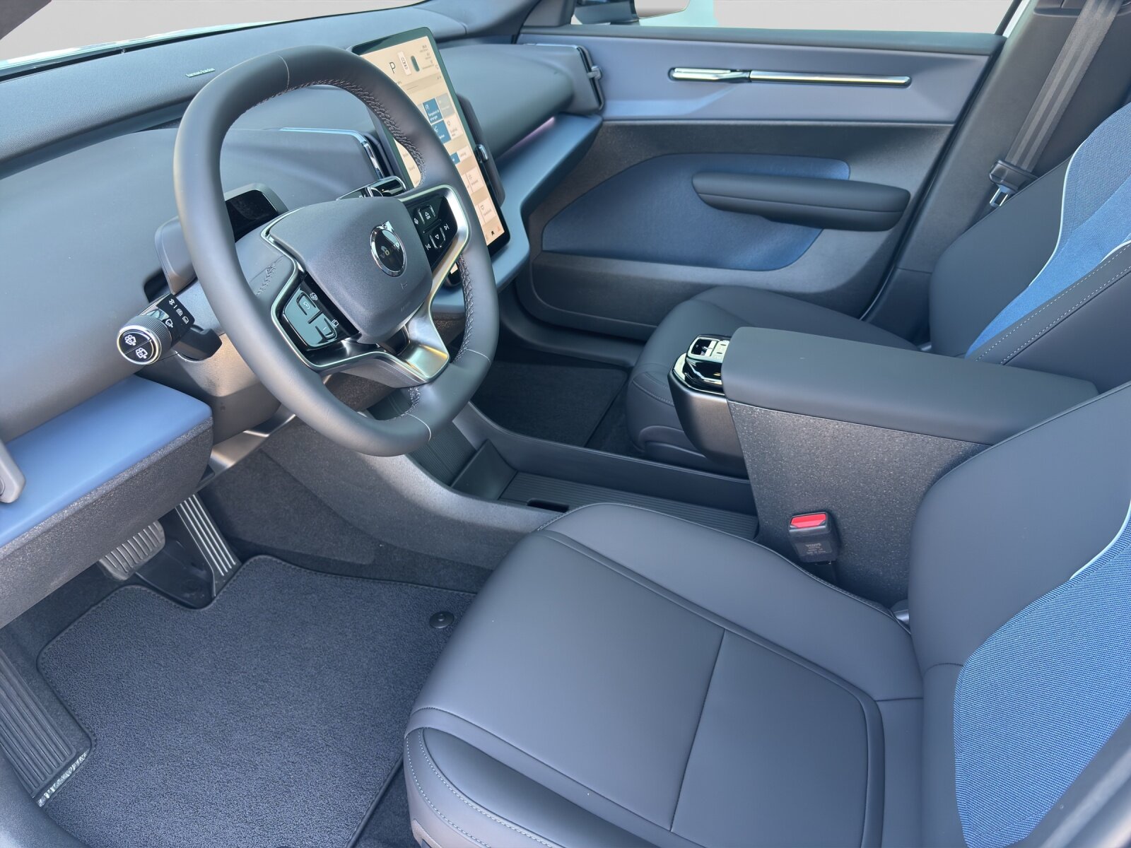 VOLVO EX30 CC P8 Ultra AWD, Elektro, Neuwagen, Automatik - 4