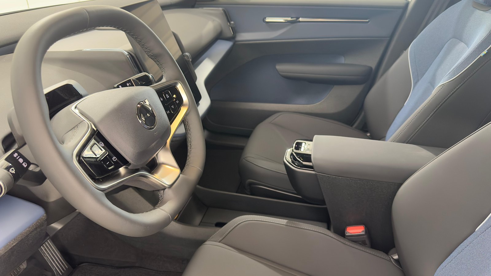 VOLVO EX30 E60 Core, Électrique, Occasion / Utilisé, Automatique - 4