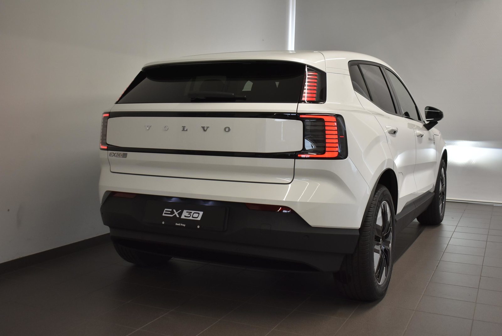 VOLVO EX30 E60 Core, Électrique, Occasion / Utilisé, Automatique - 7