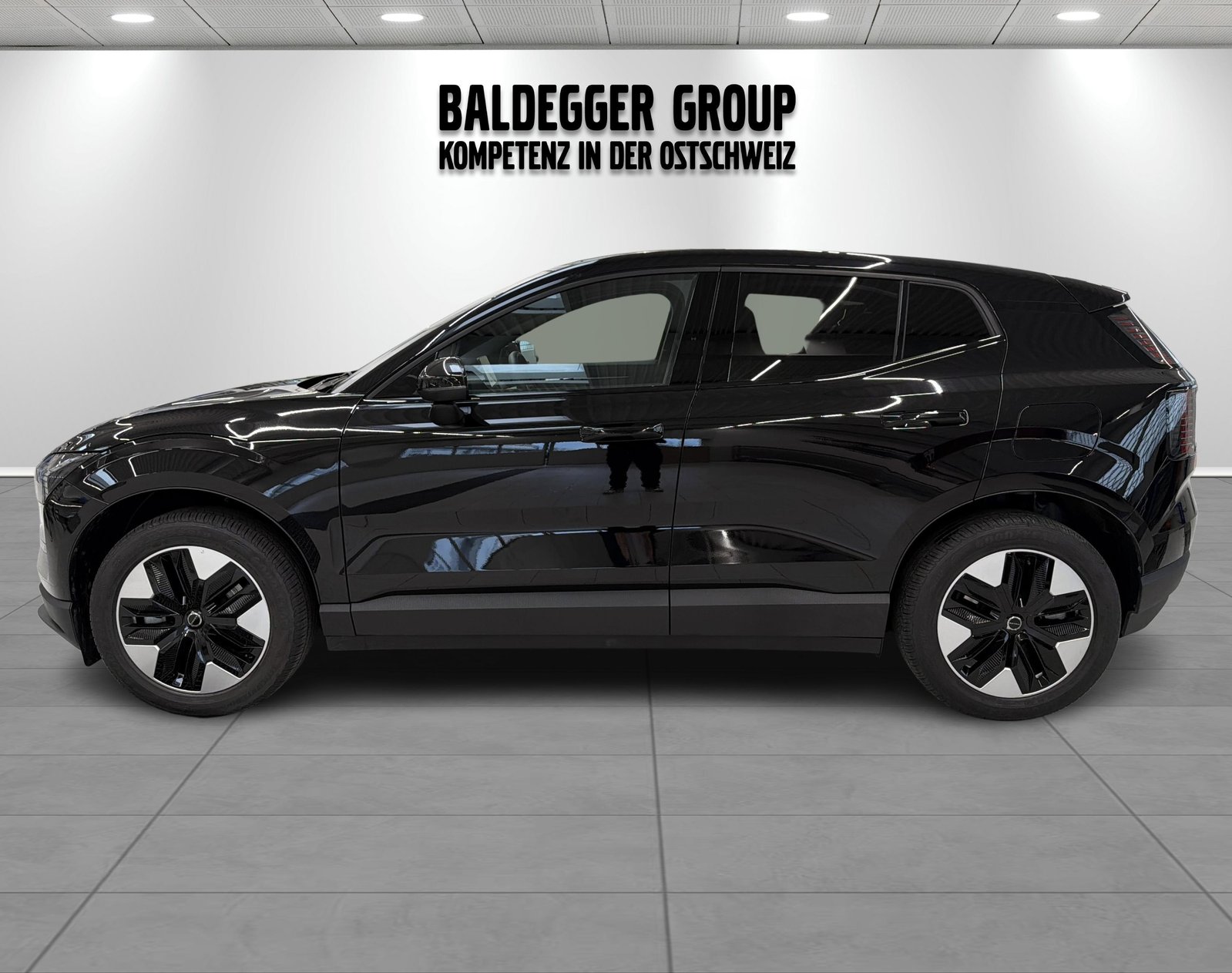 VOLVO EX30 E40 Core, Électrique, Occasion / Utilisé, Automatique - 2