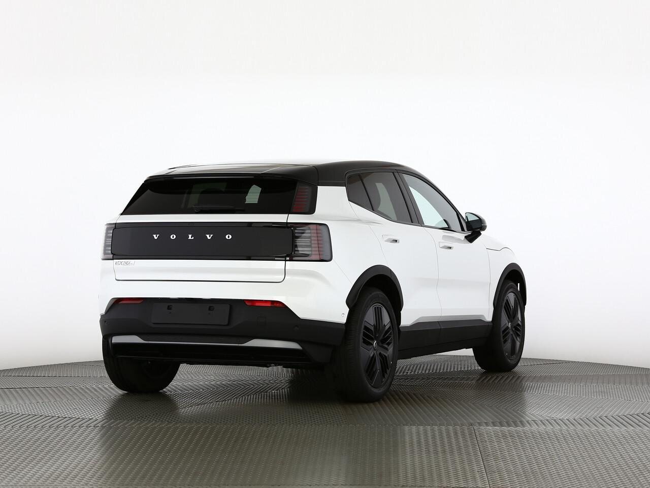 VOLVO EX30 CC P8 Ultra AWD, Elektro, Occasion / Gebraucht, Automatik - 2
