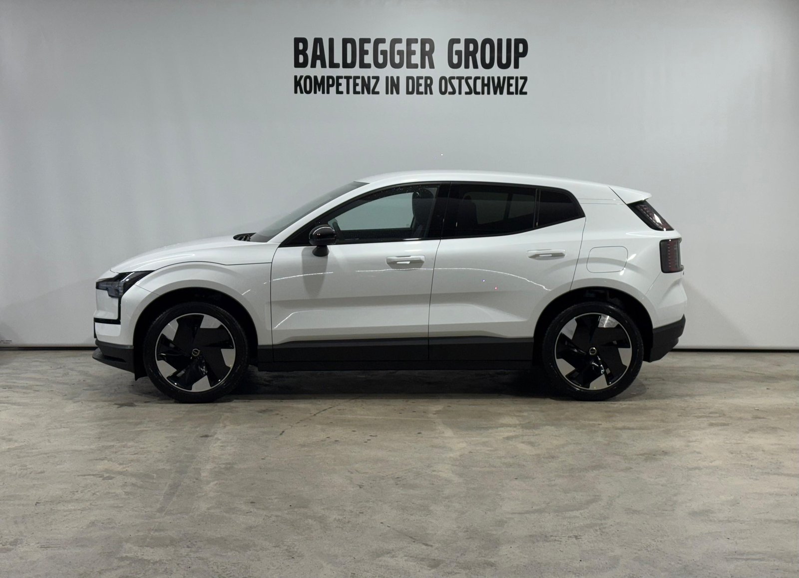 VOLVO EX30 E60 Plus, Electric, Ex-demonstrator, Automatic - 2