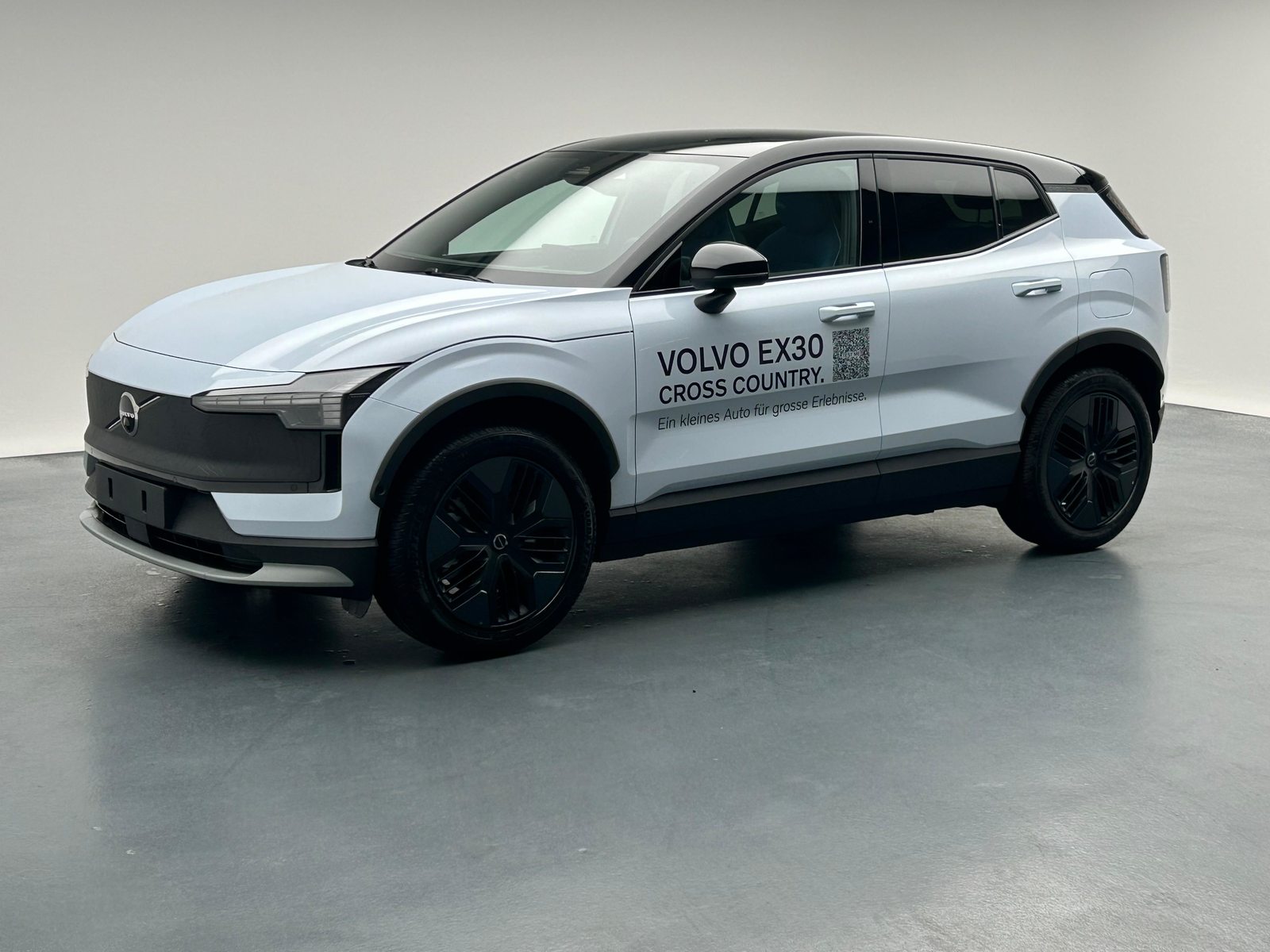 VOLVO EX30 CC E60 Twin Ultra Performance AWD, Elektro, Vorführwagen, Automatik - 2