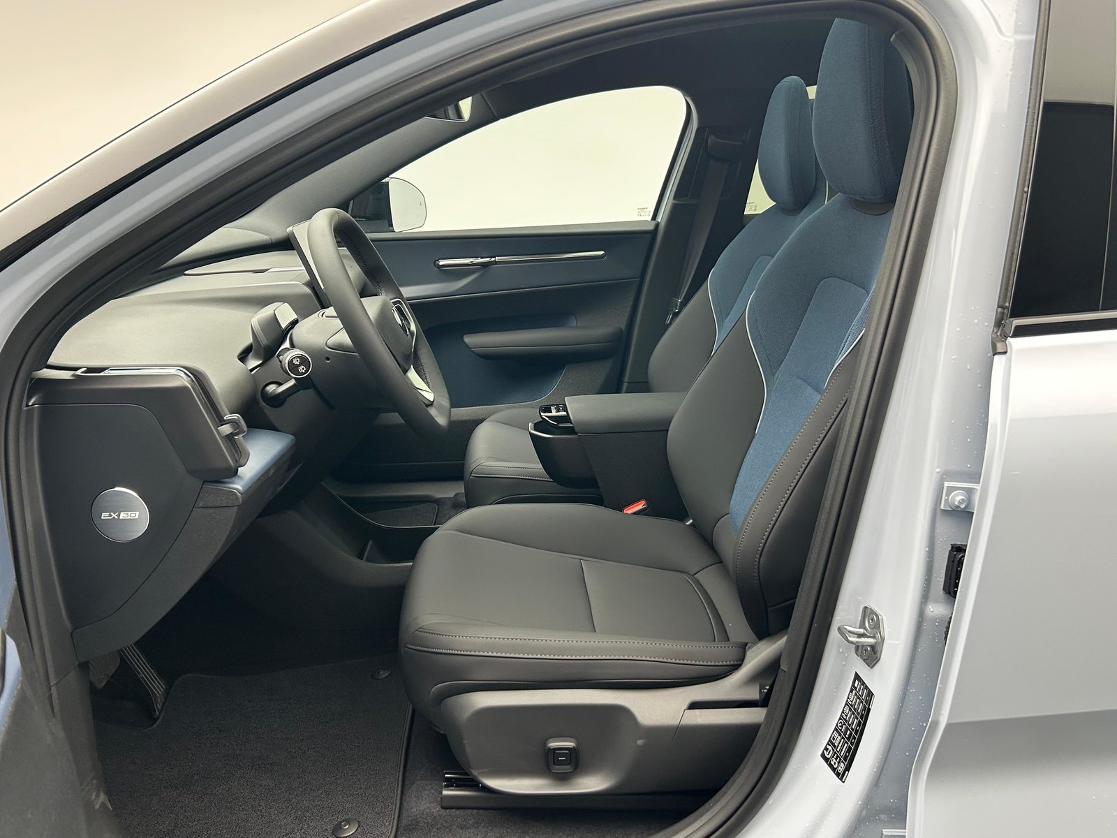 VOLVO EX30 CC E60 Twin Ultra Performance AWD, Elektro, Vorführwagen, Automatik - 3
