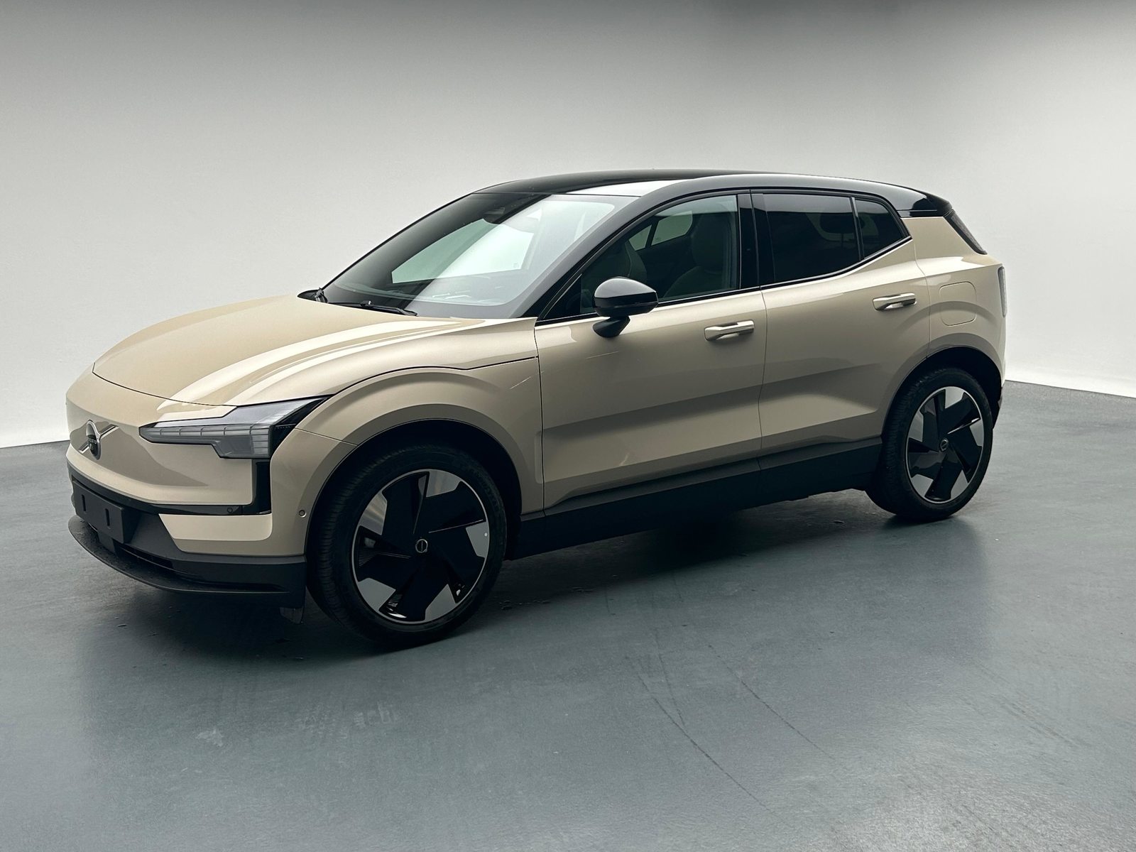 VOLVO EX30 E60 Twin Ultra Performance AWD, Electric, Ex-demonstrator, Automatic - 2