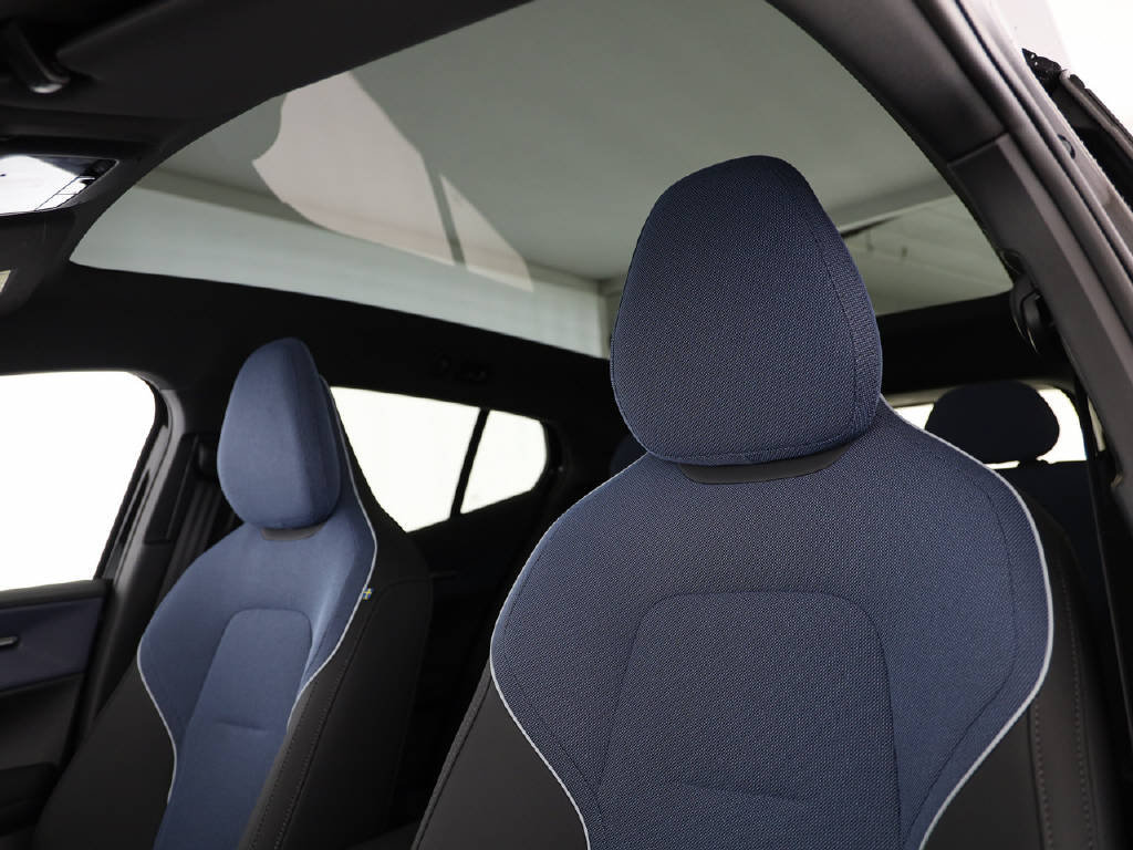 VOLVO EX30 Cross Country P8 Ultra AWD, Elektro, Vorführwagen, Automatik - 3