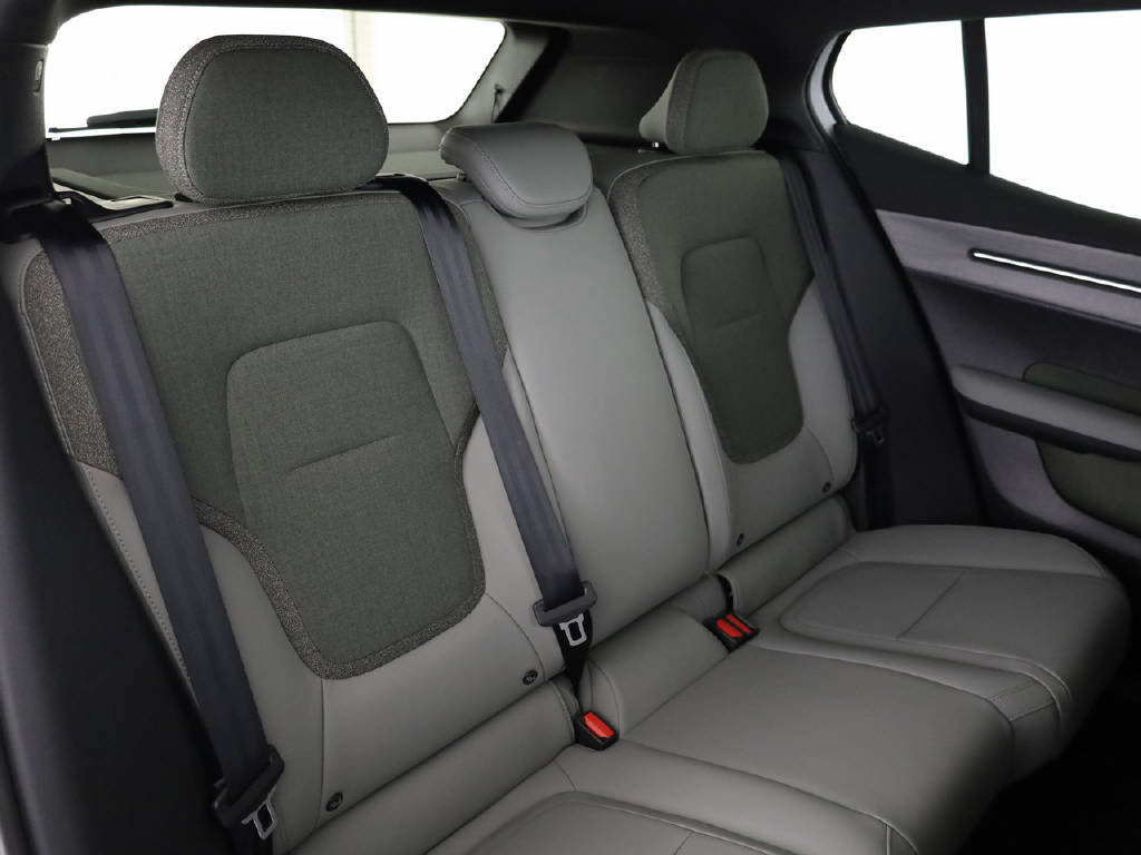 VOLVO EX30 P8 Plus AWD, Elektro, Vorführwagen, Automatik - 3