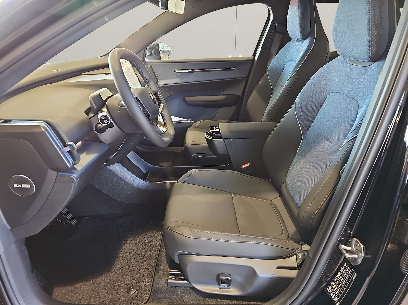 VOLVO EX30 E60 Plus, Elektro, Vorführwagen, Automatik - 6