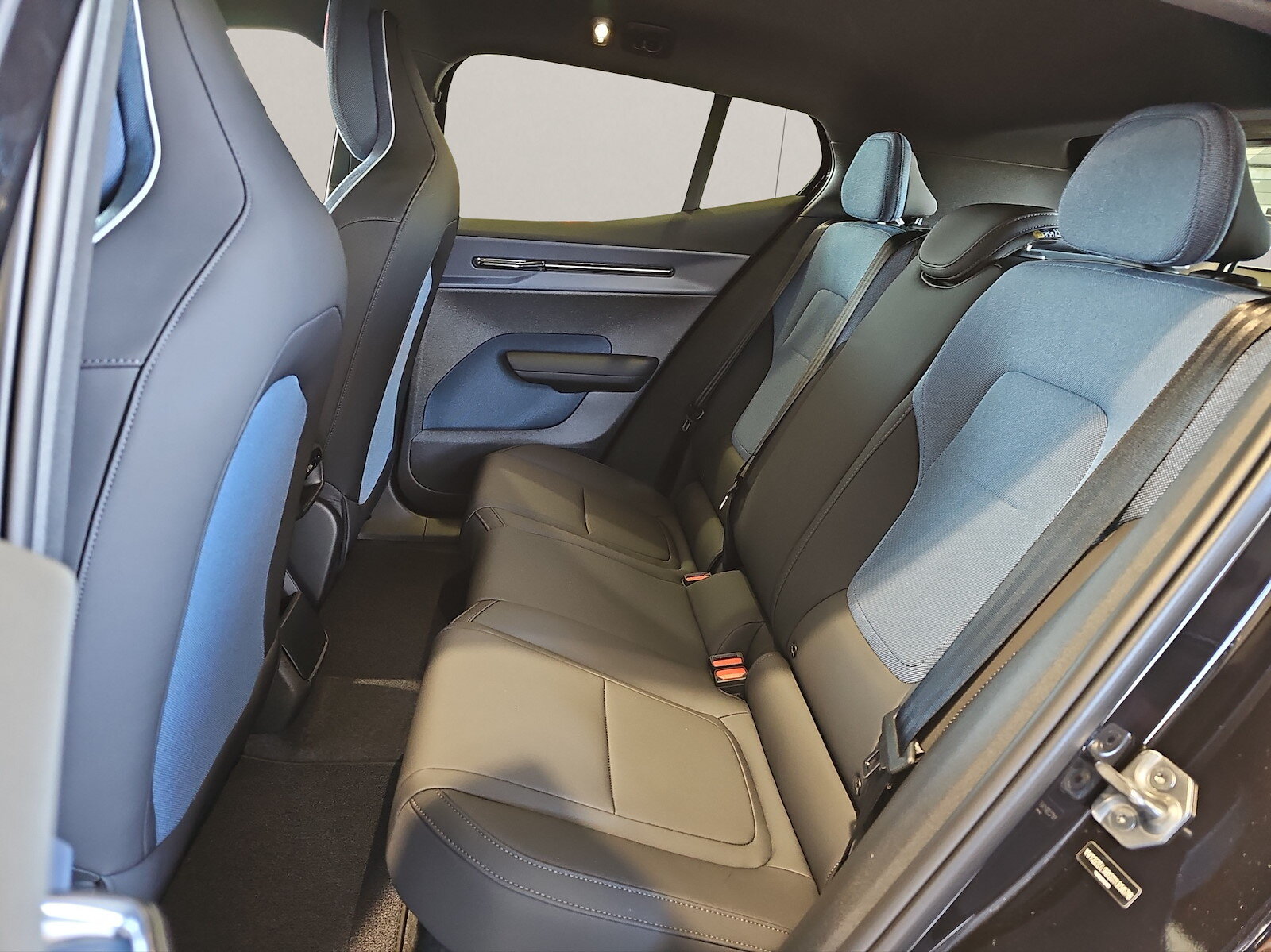 VOLVO EX30 E60 Plus, Elektro, Vorführwagen, Automatik - 7