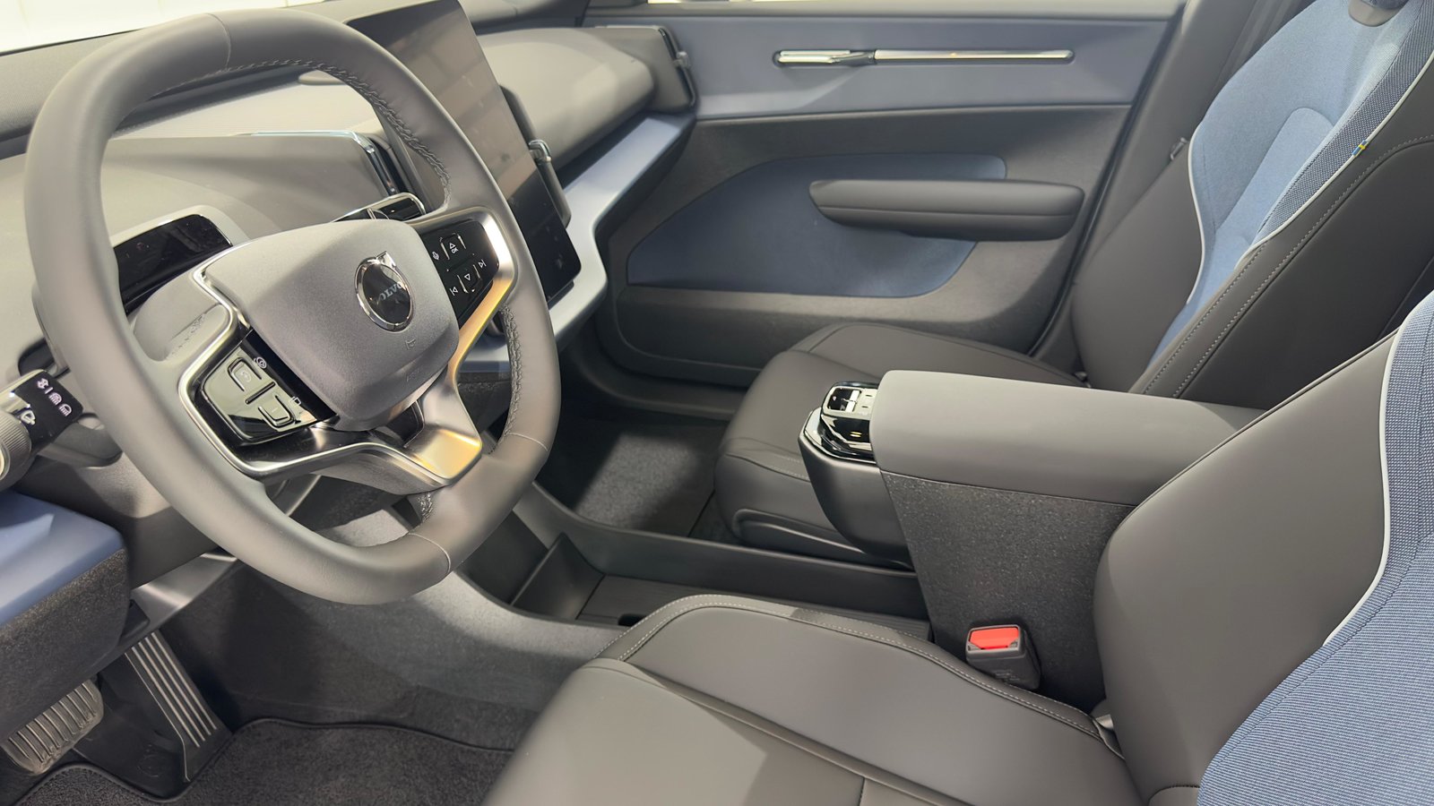 VOLVO EX30 CC E60 Twin Performance A, Electric, New car, Automatic - 4