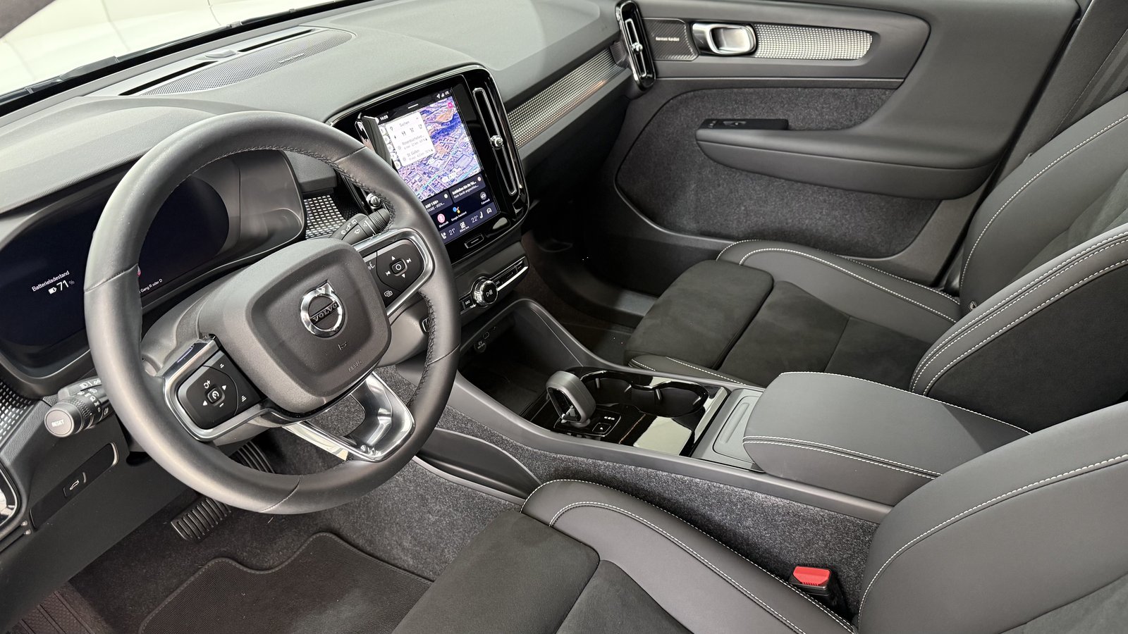 VOLVO EX40 Twin Black Edition AWD, Électrique, Occasion / Utilisé, Automatique - 4