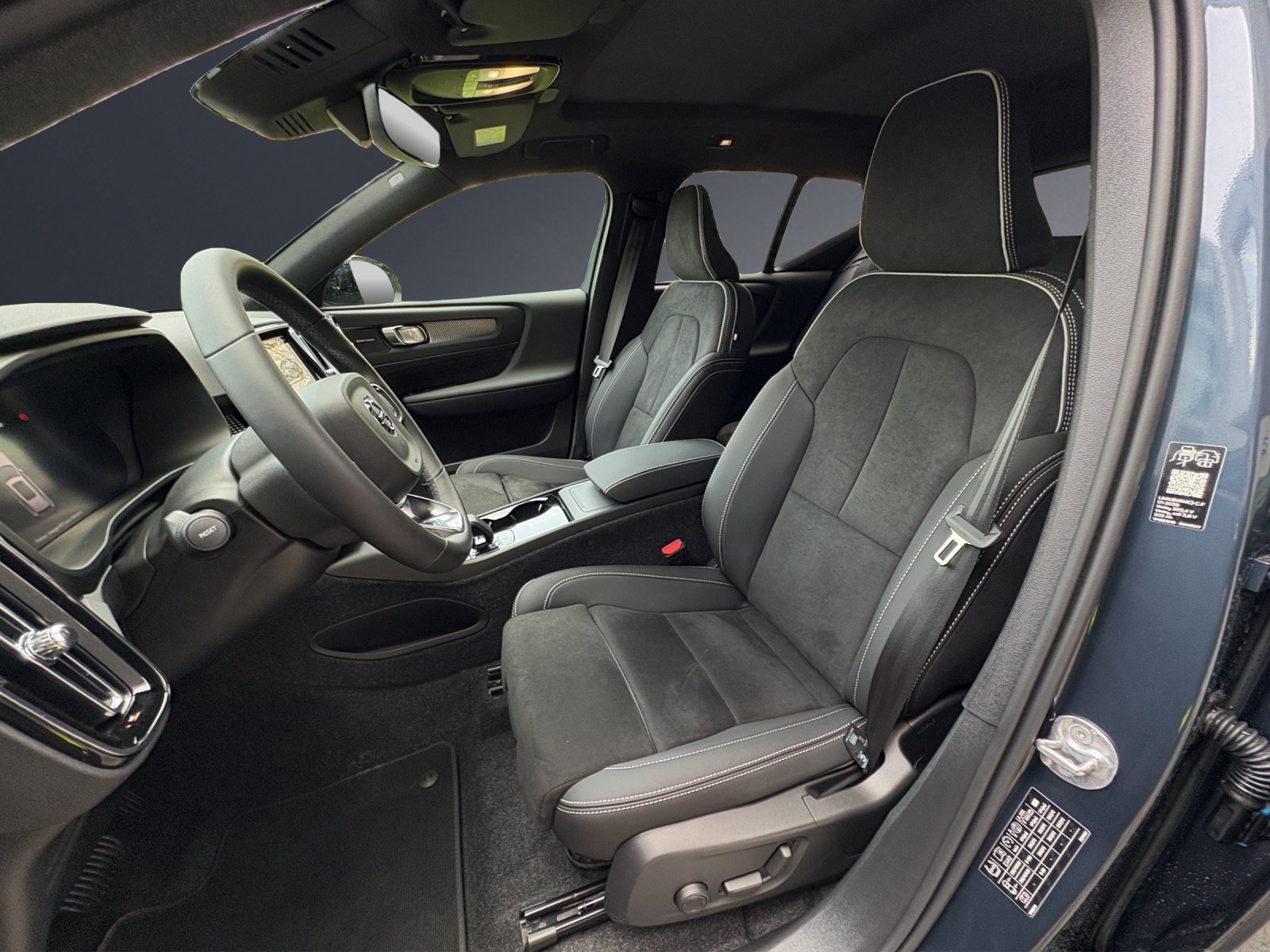 VOLVO EX40 82kWh Twin Motor Performance AWD Xcentric Black E, Electric, Ex-demonstrator, Automatic - 6
