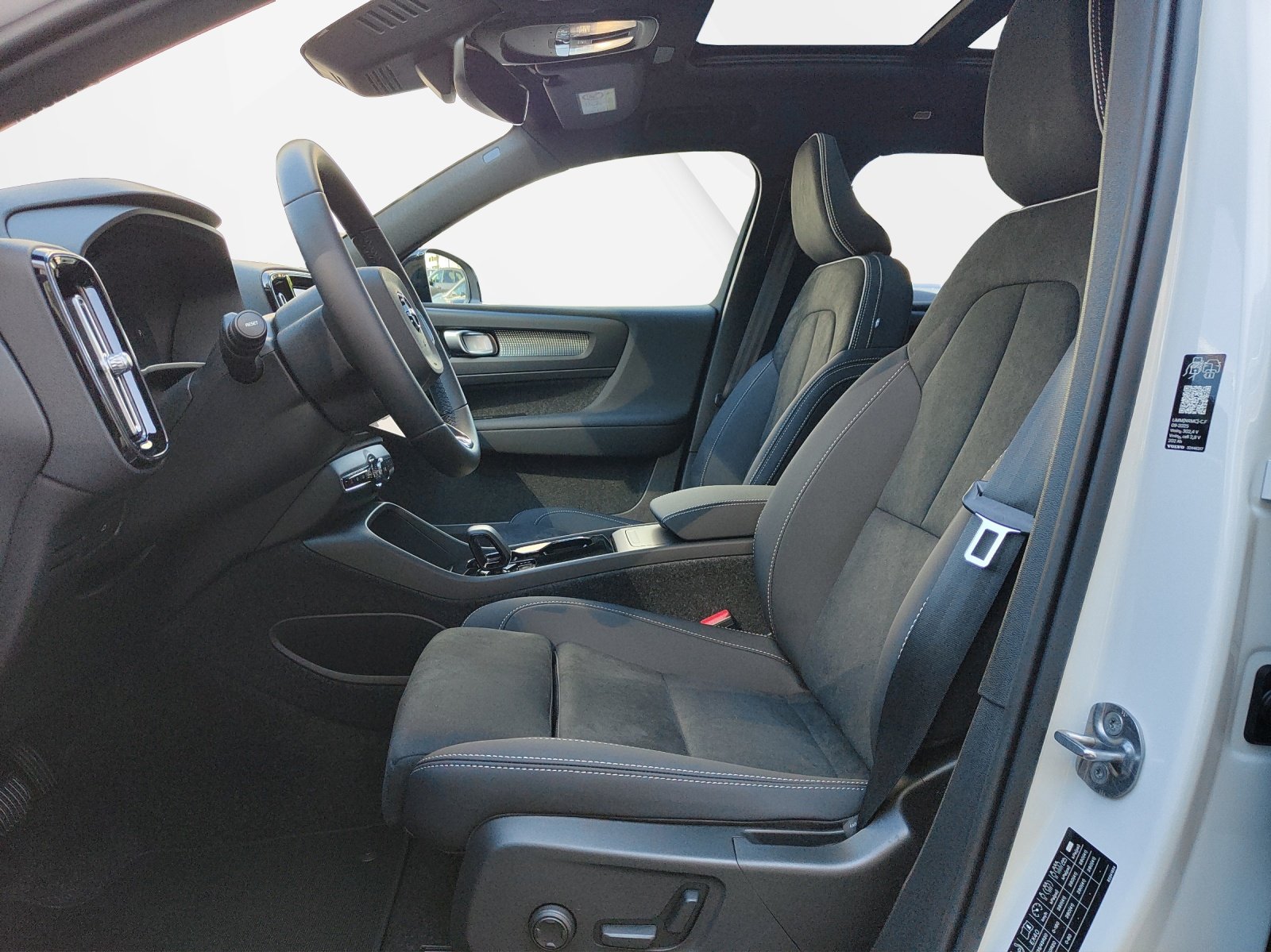 VOLVO EX40 Twin Black Edition AWD, Elektro, Neuwagen, Automat - 4