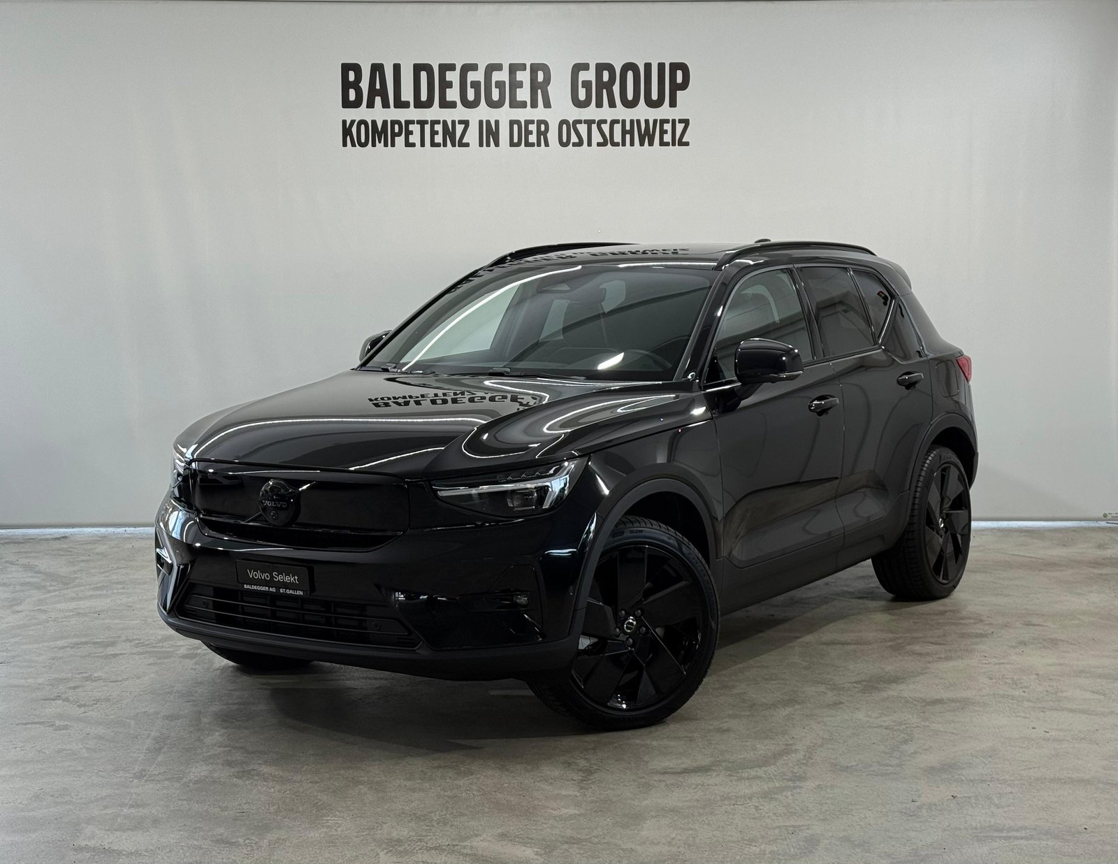 VOLVO EX40 XCENTRIC Black Edition AW