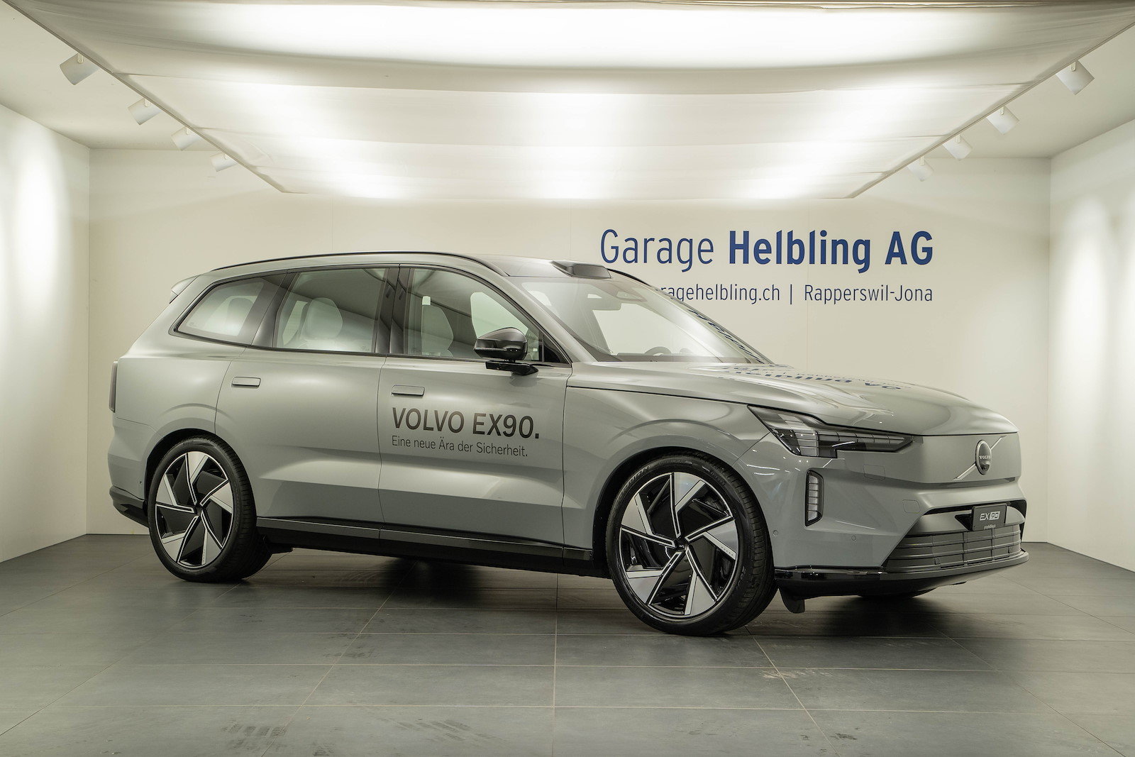VOLVO EX 90