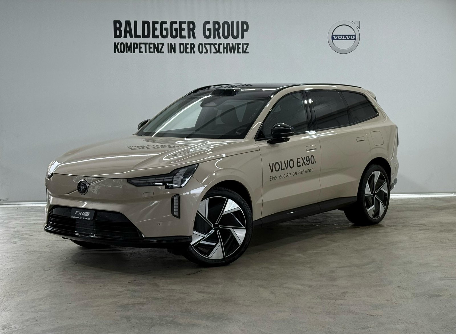 VOLVO EX 90