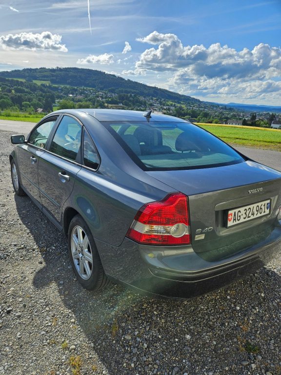VOLVO S40 2.4 20V Kinetic, Petrol, Second hand / Used, Automatic - 3
