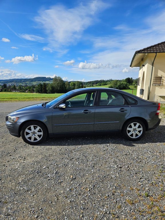 VOLVO S40 2.4 20V Kinetic, Petrol, Second hand / Used, Automatic - 2