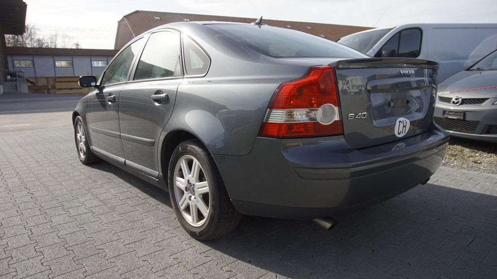 VOLVO S40 2.5 T5 Kinetic, Essence, Occasion / Utilisé, Manuelle - 2