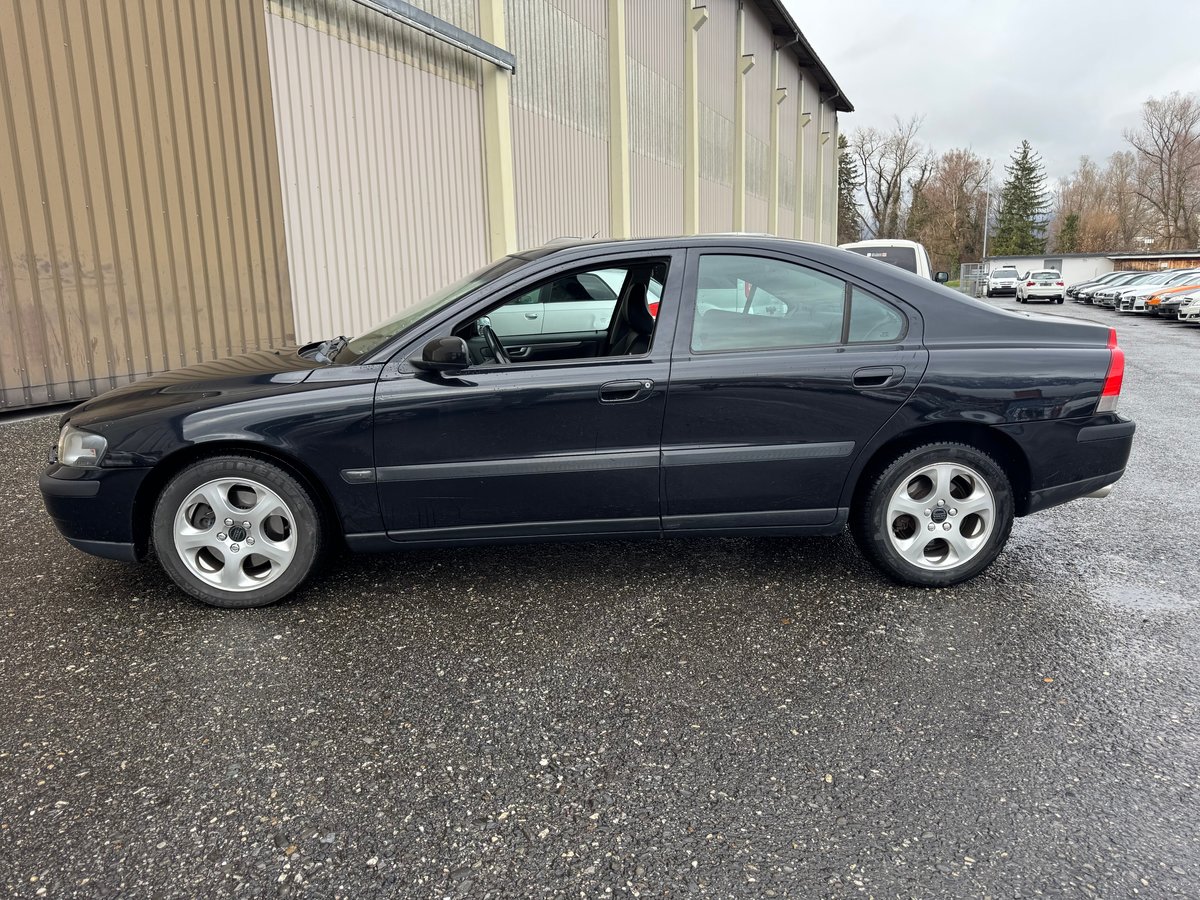 VOLVO S60 2.5T AWD, Petrol, Second hand / Used, Manual - 4