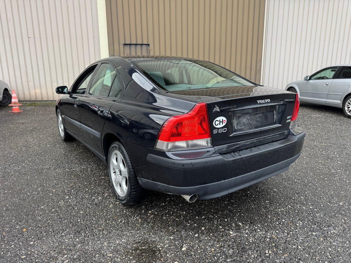 VOLVO S60 2.5T AWD, Petrol, Second hand / Used, Manual - 5