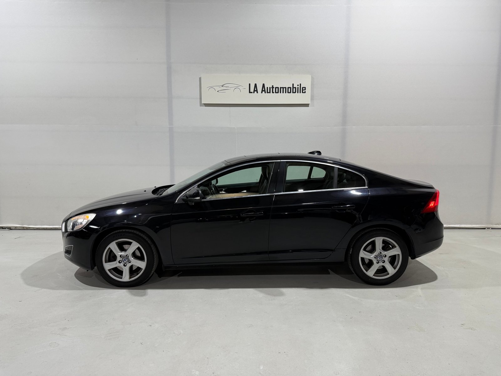 VOLVO S60 D4 Summum Geartronic, Diesel, Second hand / Used, Automatic - 3
