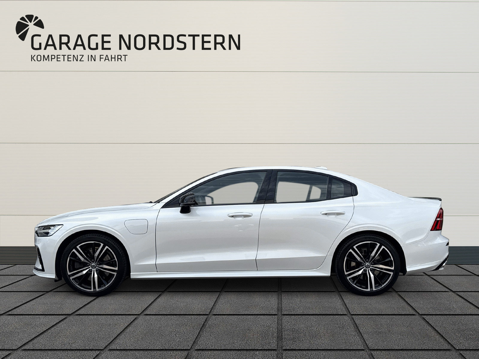 VOLVO S60 2.0 T8 TE R-Design eAWD, Plug-in-Hybrid Petrol/Electric, Second hand / Used, Automatic - 2