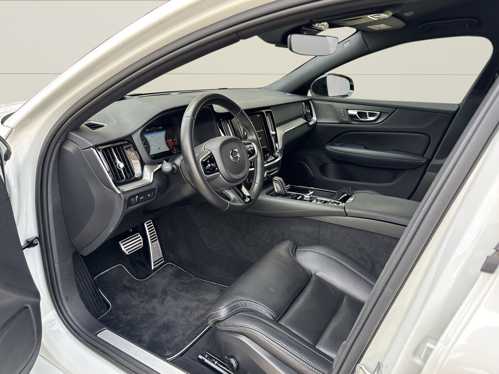 VOLVO S60 2.0 T8 TE R-Design eAWD, Plug-in-Hybrid Petrol/Electric, Second hand / Used, Automatic - 7