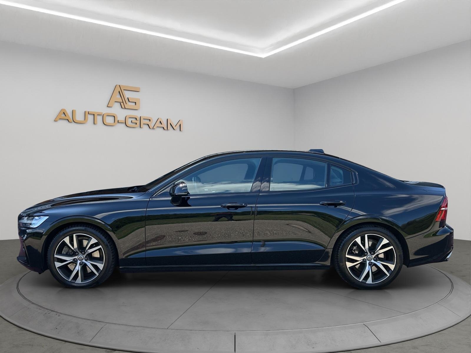VOLVO S60 B5 AWD Benzin Mild Hybrid R-Design Geartronic, Mild-Hybrid Benzin/Elektro, Occasion / Gebraucht, Automatik - 3