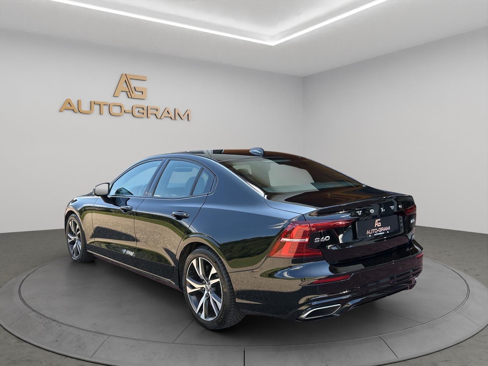 VOLVO S60 B5 AWD Benzin Mild Hybrid R-Design Geartronic, Mild-Hybrid Benzin/Elektro, Occasion / Gebraucht, Automatik - 4